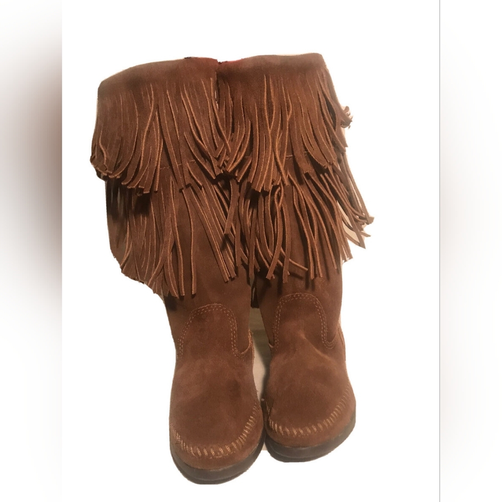 Minnetonka Boots Size 9